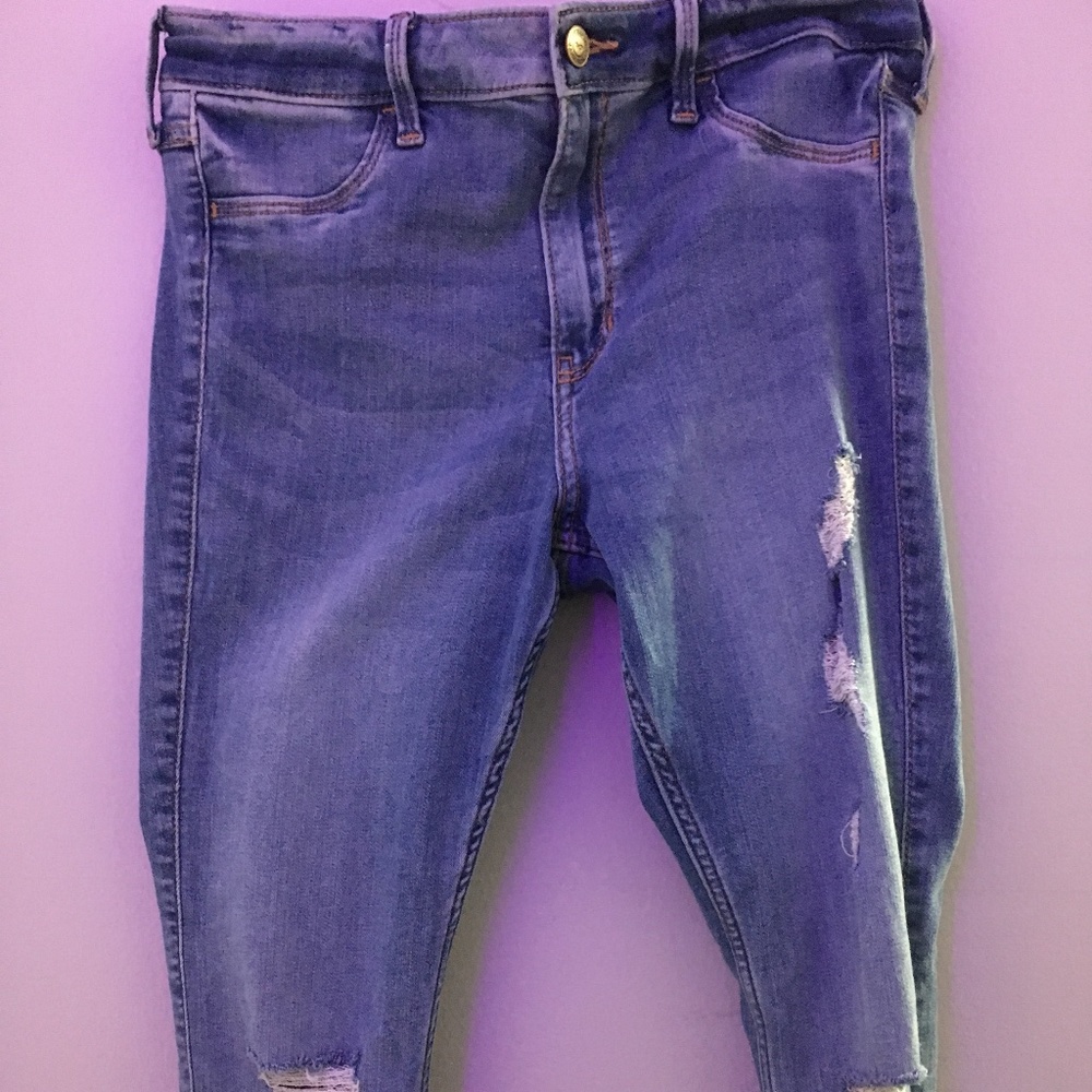 Hollister Light Wash Jeans. 7 regular. High Rise Crop Jeans